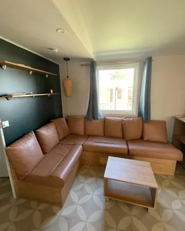 Mobil 6 Pers A En Roussillon אתר קמפינג